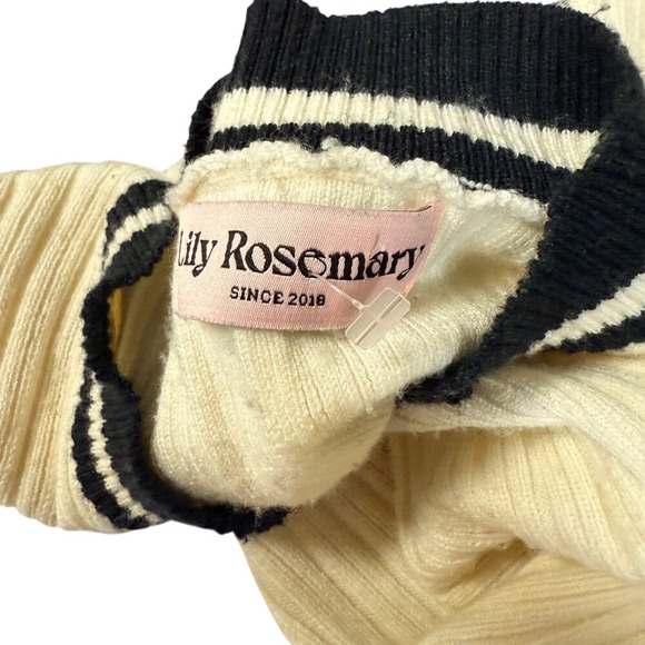 Lily Rose V-Neck Sweater in Cream with Black Details - Picture 3 of 10